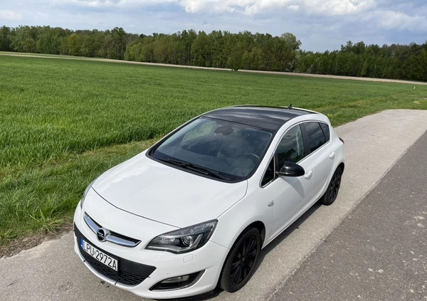 Opel Astra cena 33600 przebieg: 165000, rok produkcji 2013 z Puławy małe 781